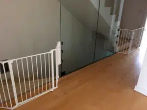 babakeritesek.com uvegfallal ellatott lepcsohaz bebiztositasa1