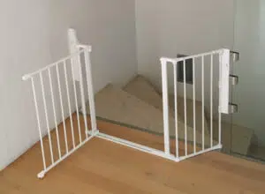 babakeritesek.com uvegfallal ellatott lepcsohaz bebiztositasa2