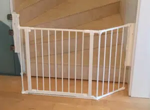 babakeritesek.com uvegfallal ellatott lepcsohaz bebiztositasa3