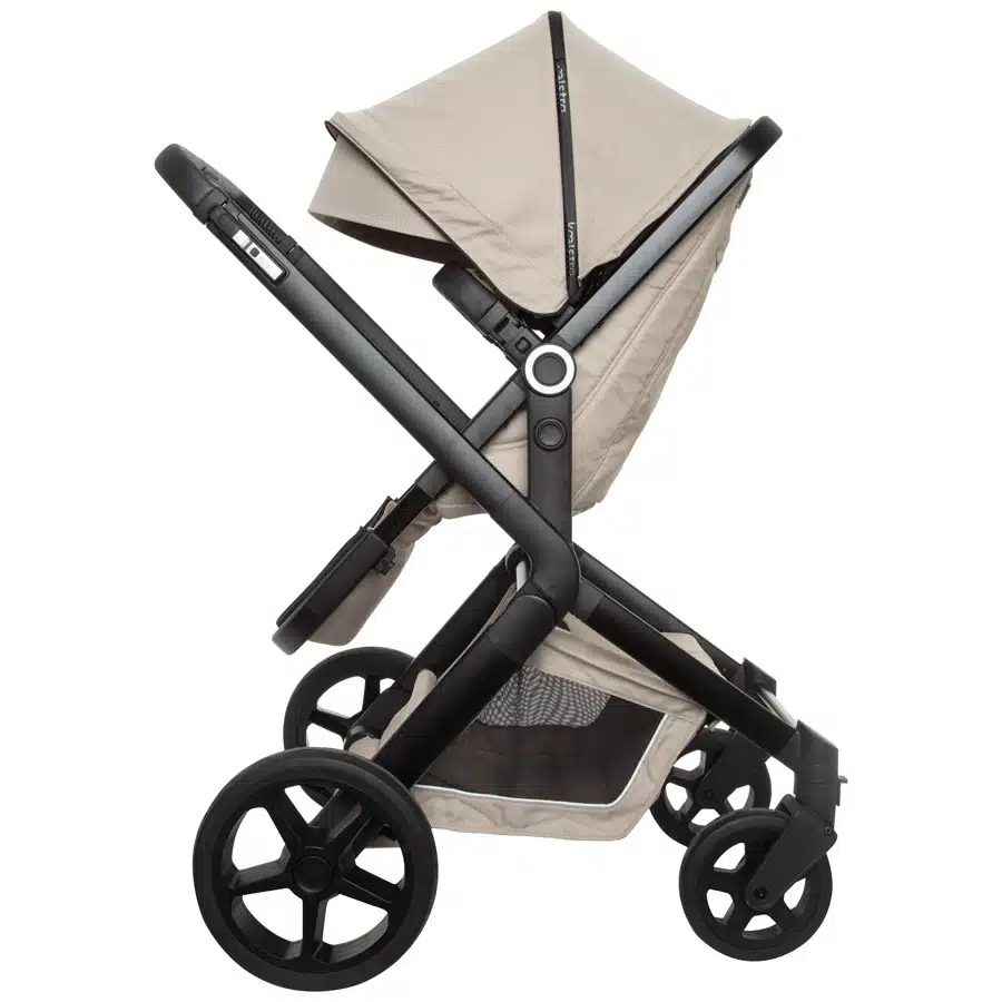 13079 9 bezovy sportovni kocarek koelstra next taupe orientovany proti smeru jizdy