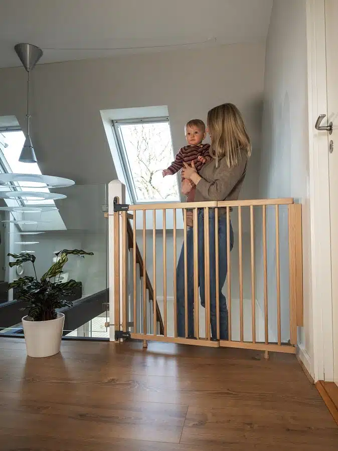 15500 babydan mona magas fa biztonsagi racs rogzitokapcsokkal korlathoz 74 5 114 cm m 81cm